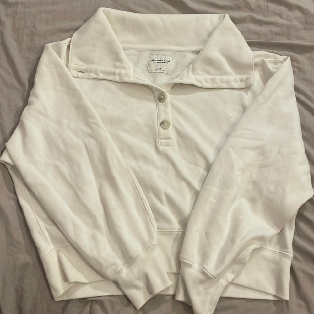Abercrombie and finch white pull over